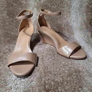 NATURALIZER  Beige/ Nude Vera Wedge Sandals SZ 7W